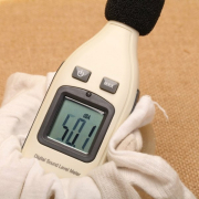 Digitálny hlukomer pre meranie hladiny intenzity hluku GM1351 náhled