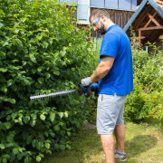 Akumulátorové nožnice na živé ploty HS 18-201-05 náhled