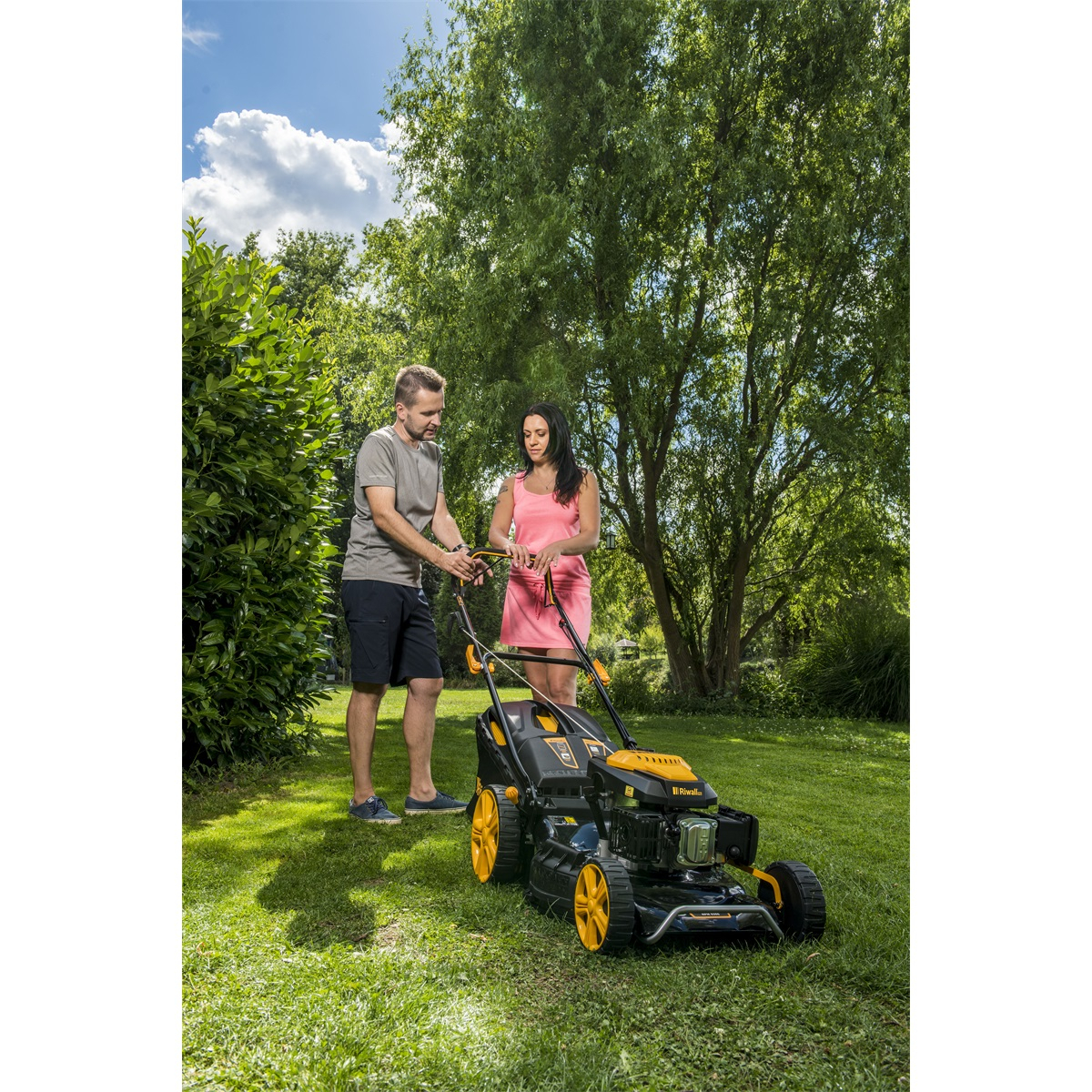 Benzínová kosačka na trávu Riwall PRO RPM 5355 4v1 s pojazdom Náhľad