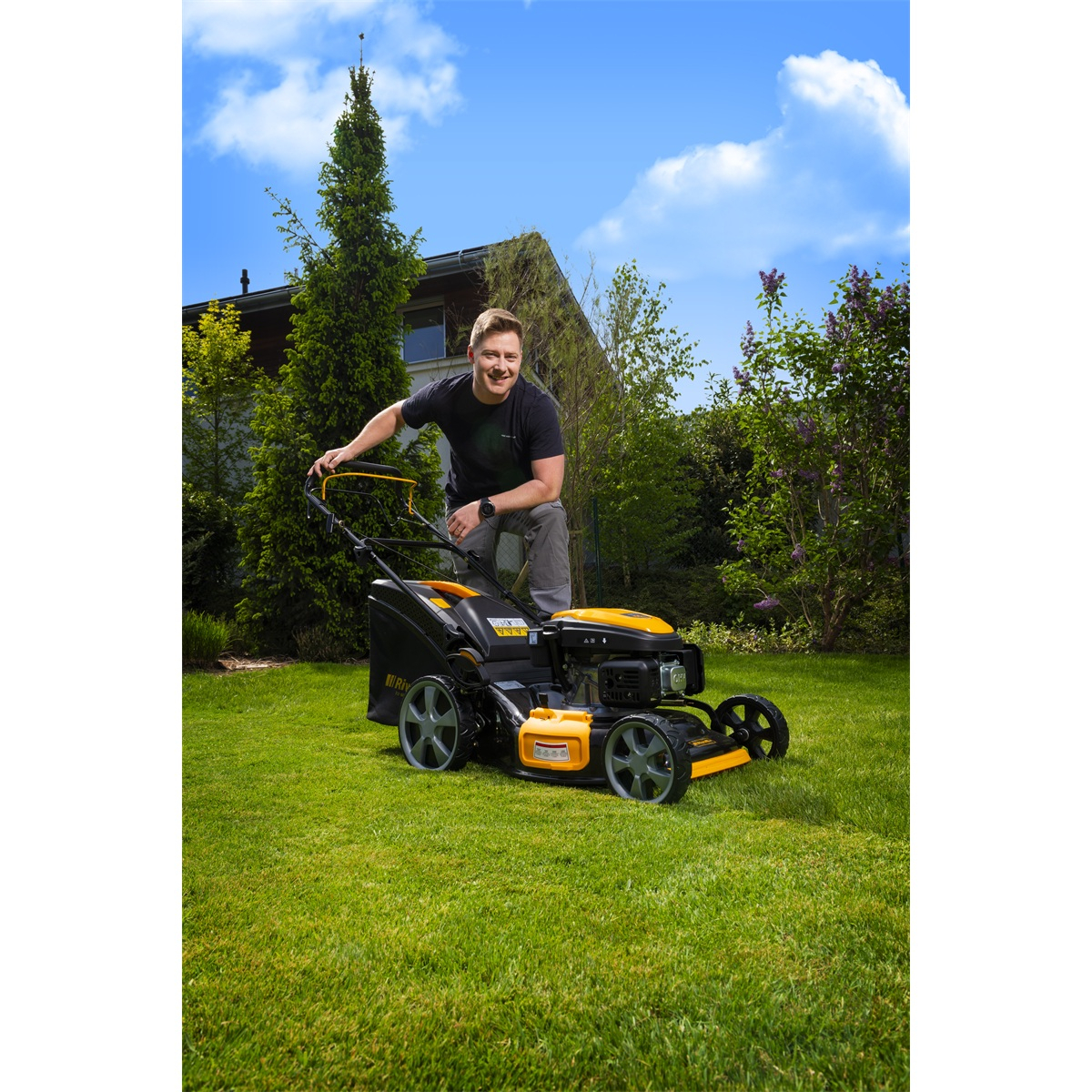 Benzínová kosačka na trávu Riwall PRO RPM 5155 PRO 4v1 s pojazdom Náhľad