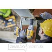 Aku rázový uťahovák 18V bez aku DeWALT DCF897NT náhled
