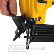 Aku bezuhlíkové dokončovacie klincovačka 2x2,0Ah 18V DeWALT DCN680D2 Náhľad