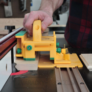 Posuvný a prítlačný prípravok MICROJIG GRR-RIPPER GR-200 s nastaviteľnou stabilizačnou doskou náhled