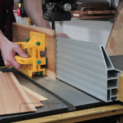 Posuvný a prítlačný prípravok MICROJIG GRR-RIPPER GR-200 s nastaviteľnou stabilizačnou doskou náhled