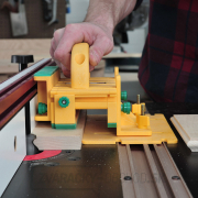 Posuvný a prítlačný prípravok MICROJIG GRR-RIPPER GR-200 s nastaviteľnou stabilizačnou doskou náhled