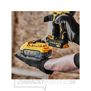 Bezuhlíková príklepová vŕtačka DeWALT DCD805H2T POWERSTACK 18 V Náhľad