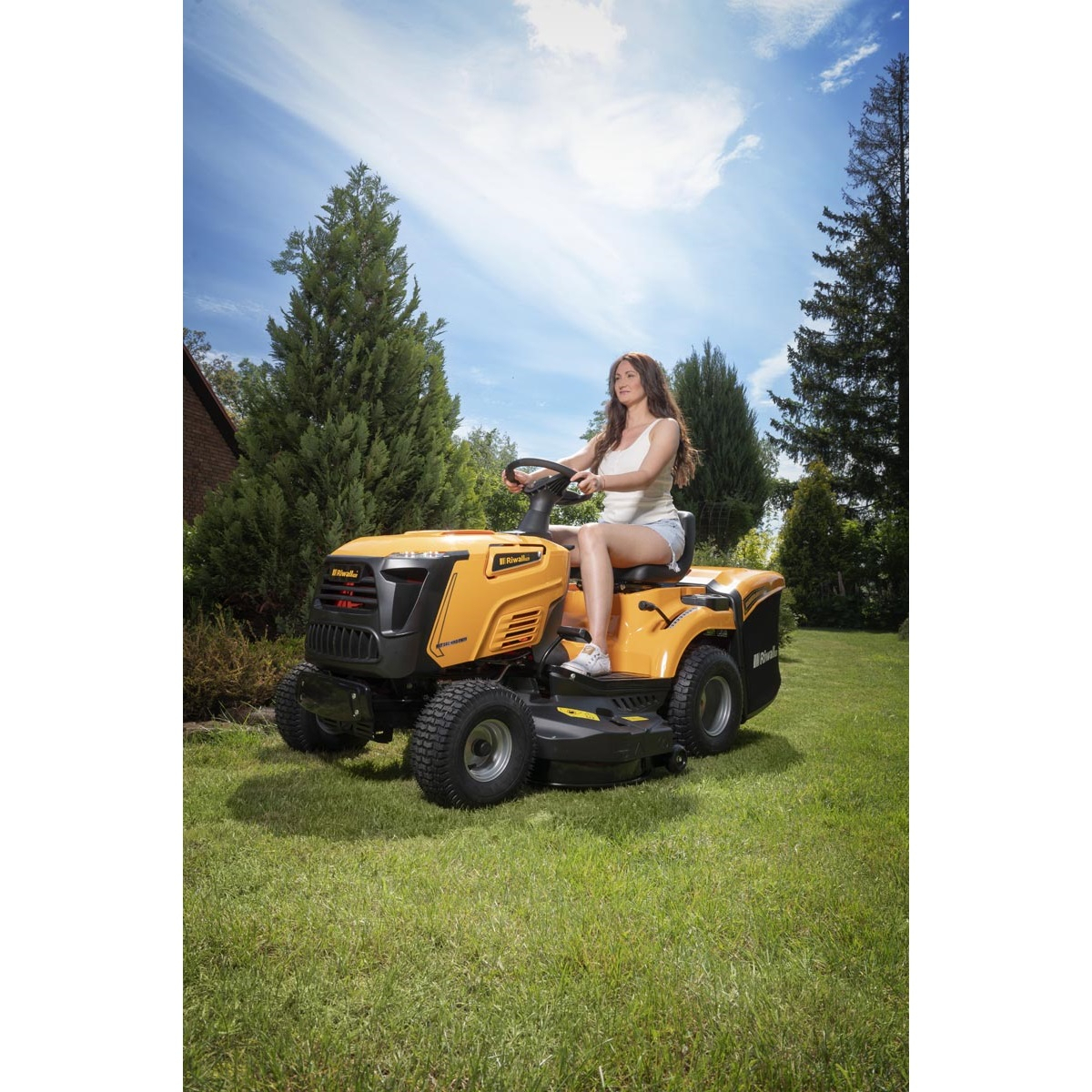Riwall PRO RLT 92 HRD trávny traktor 92 cm so zadným vyhadzovaním a hydrostatickou prevodovkou Náhľad