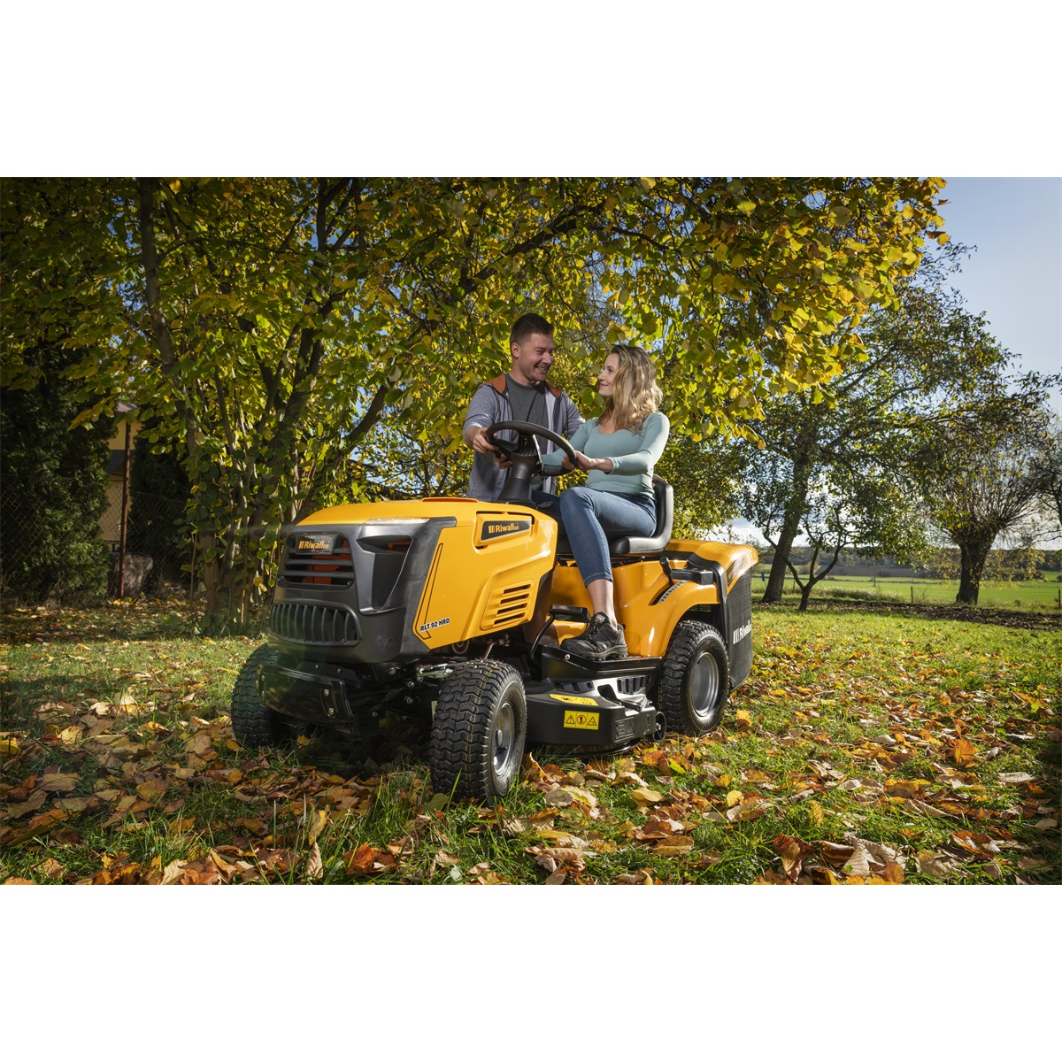 Riwall PRO RLT 92 HRD trávny traktor 92 cm so zadným vyhadzovaním a hydrostatickou prevodovkou Náhľad