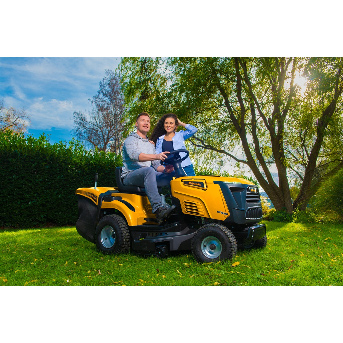 Riwall PRO RLT 92 HRD trávny traktor 92 cm so zadným vyhadzovaním a hydrostatickou prevodovkou Náhľad