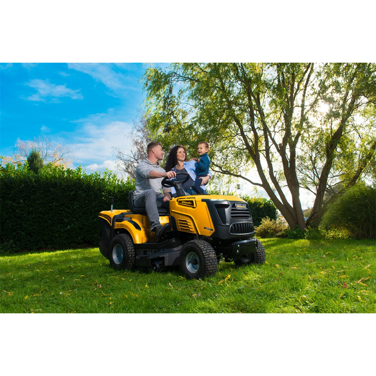 Riwall PRO RLT 92 HRD trávny traktor 92 cm so zadným vyhadzovaním a hydrostatickou prevodovkou Náhľad