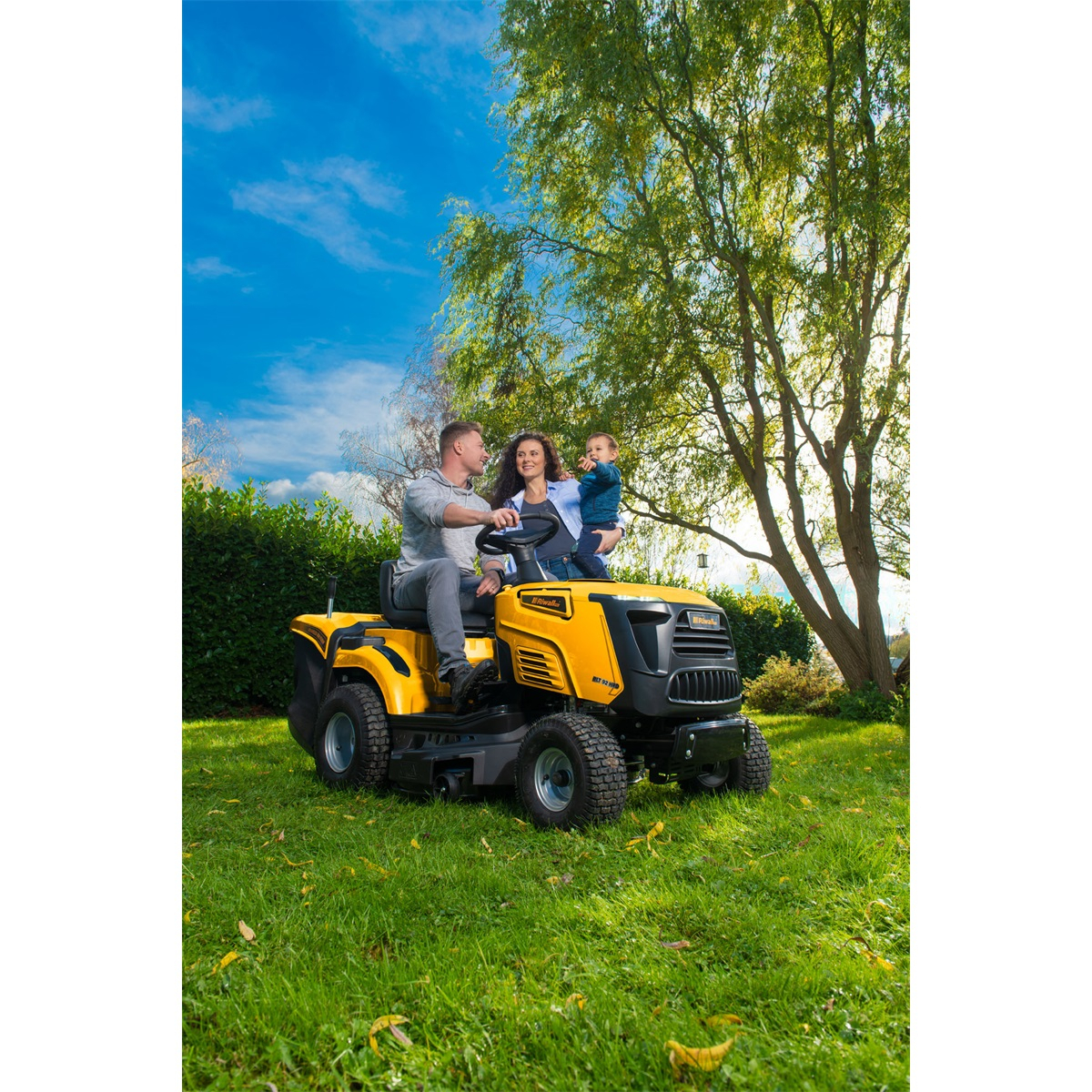 Riwall PRO RLT 92 HRD trávny traktor 92 cm so zadným vyhadzovaním a hydrostatickou prevodovkou Náhľad
