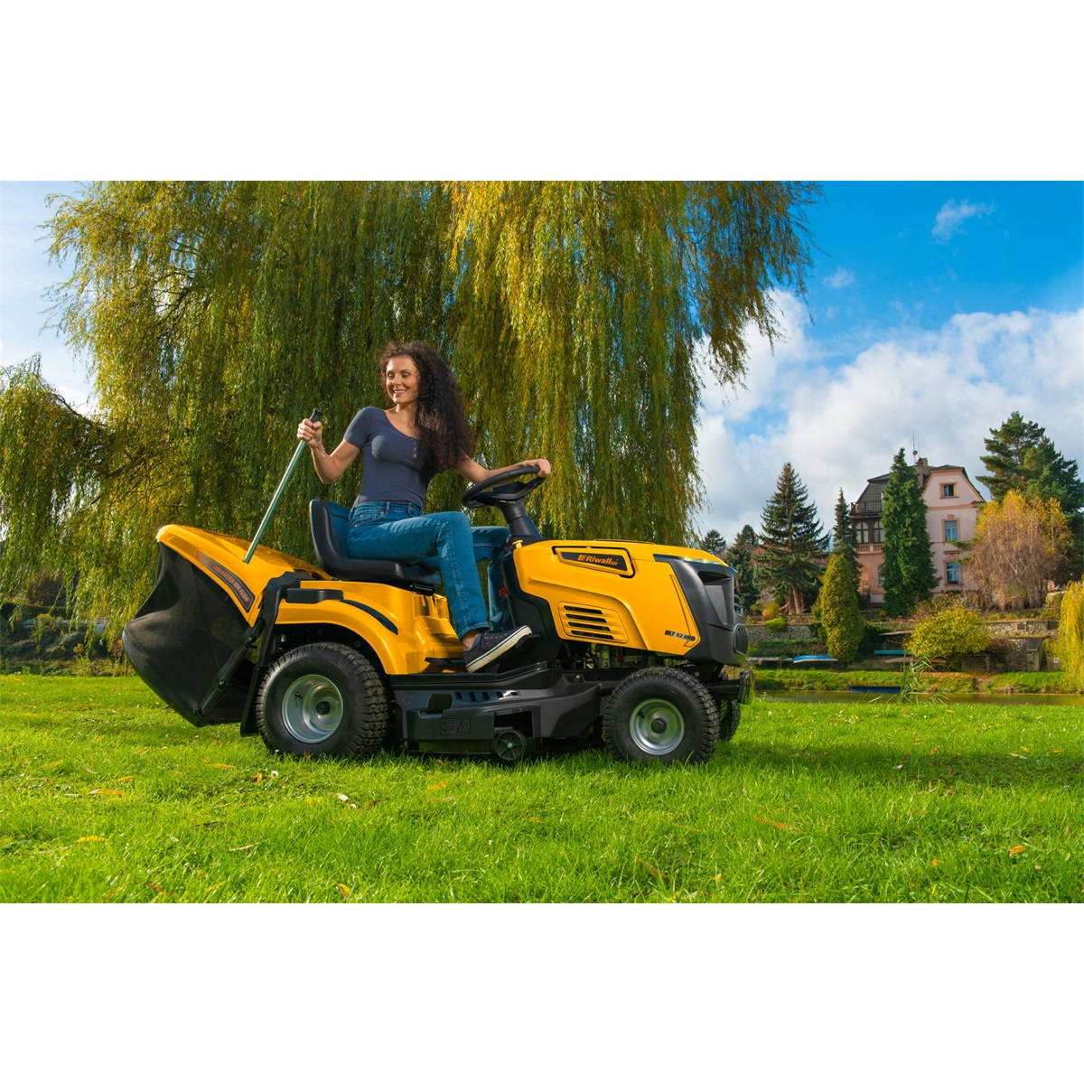 Riwall PRO RLT 92 HRD trávny traktor 92 cm so zadným vyhadzovaním a hydrostatickou prevodovkou Náhľad