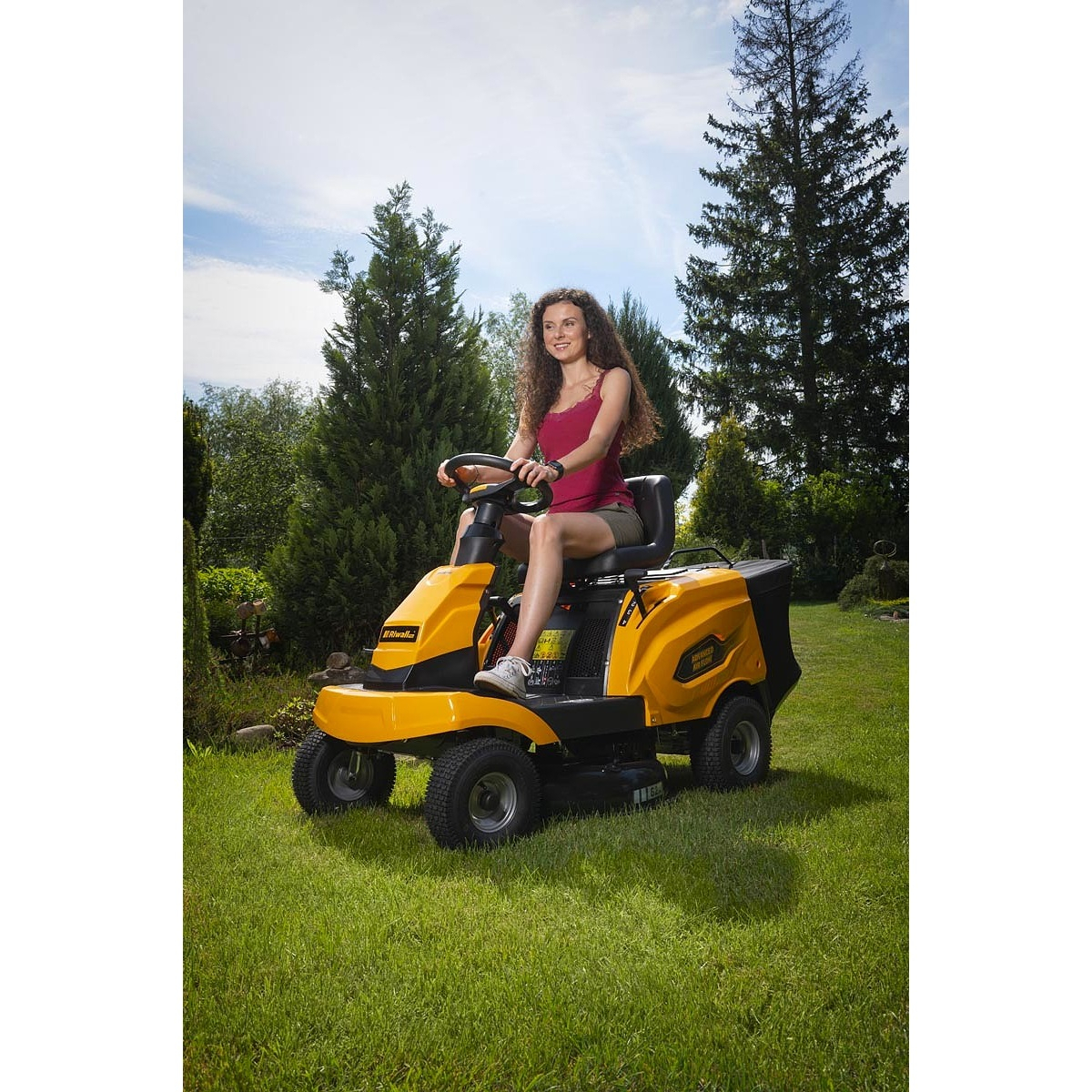 Riwall PRO RMR 62 TRD trávny rider 62 cm so zadným vyhadzovaním a mechanickou prevodovkou Náhľad