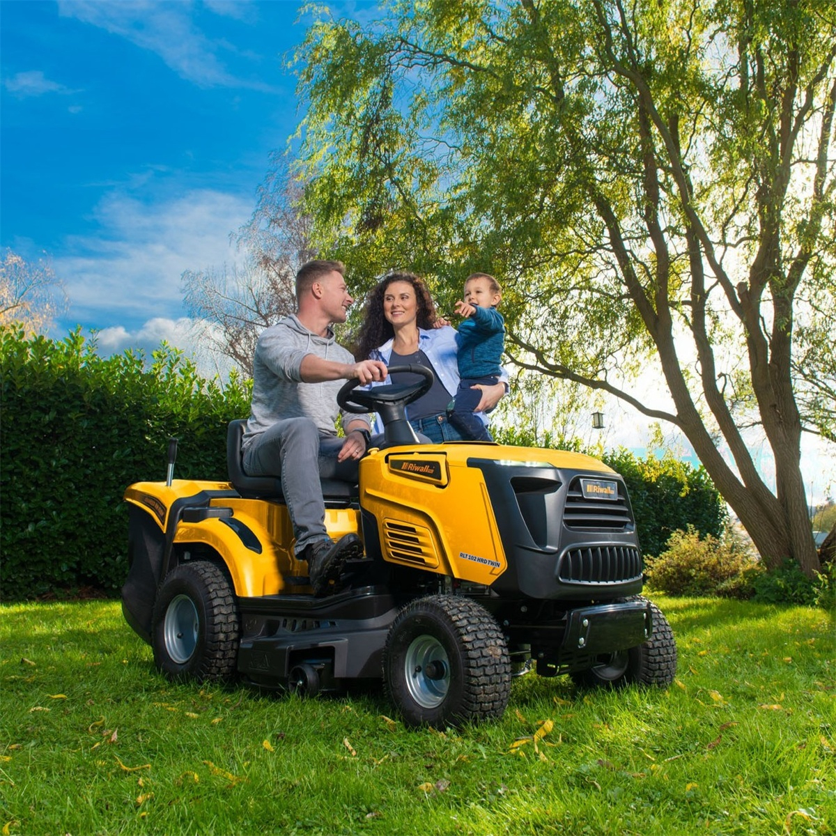 Riwall PRO RLT 102 HRD TWIN dvojvalcový trávny traktor 102 cm so zadným vyhadzovaním a hydrostatickou prevodovkou Náhľad
