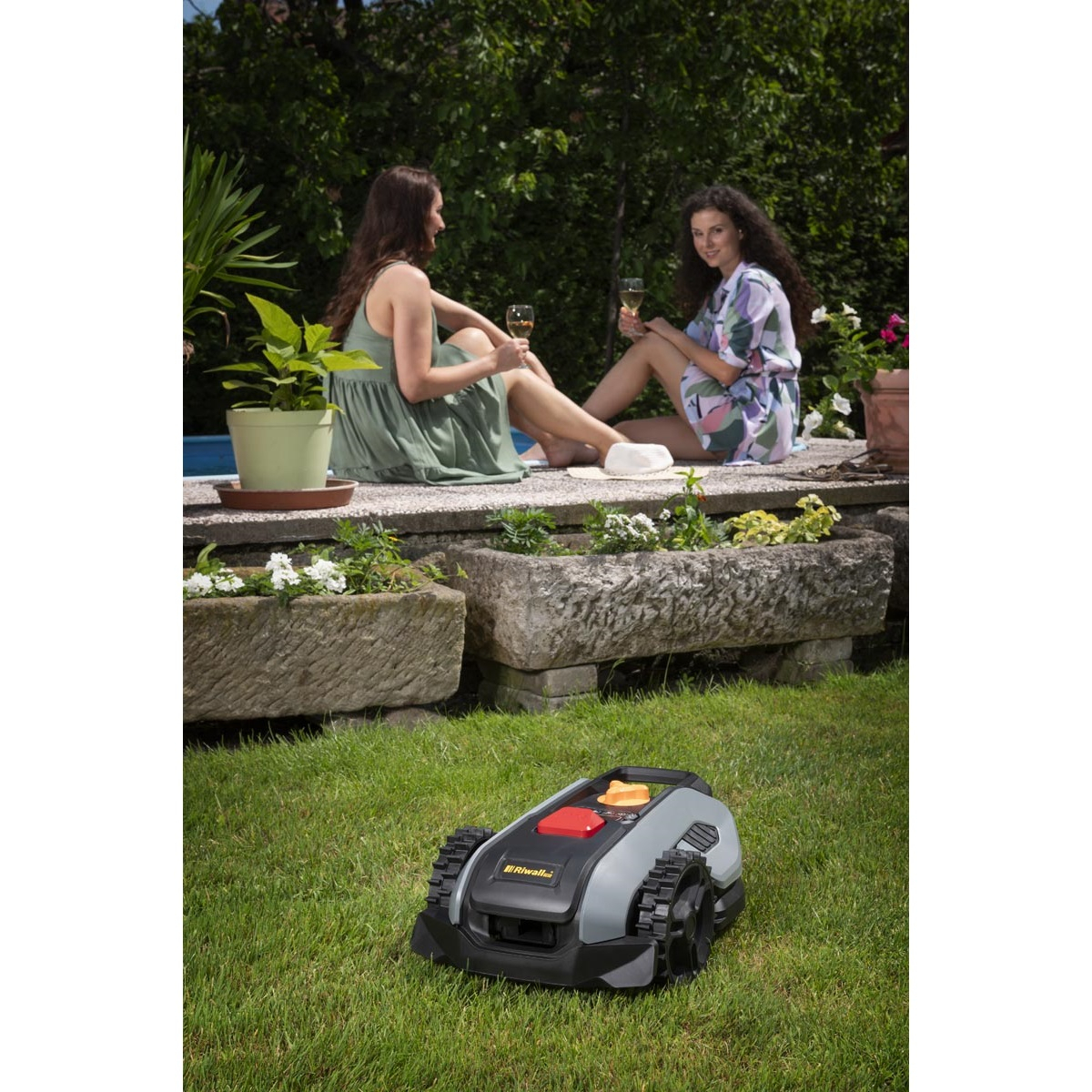 Riwall PRO RRM 500 APP robotická akumulátorová kosačka 500 m2 s možnosťou ovládania cez WiFi alebo Bluetooth Náhľad