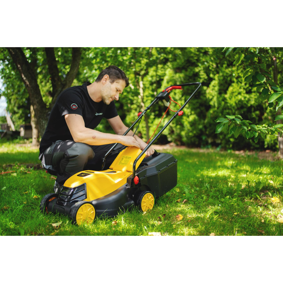 GEKO G83027 - Elektrická kosačka na trávu, 1200W, 32 cm Náhľad