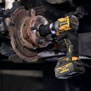 Akumulátorový rázový uťahovač bez batérie DeWALT DCF921N náhled