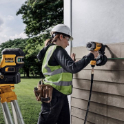 Akumulátorový zelený krížový laser s olovnicou 18V/12V bez batérie DeWALT DCE822NG18 Akumulátorový zelený krížový laser s olovnicou 18V/12V bez batérie DeWALT DCE822NG18 náhled