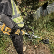 Akumulátorový 18V DeWALT DCM561PBS Náhľad