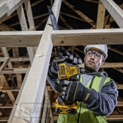 Akumulátorová okružná píla 18V 2x4,0Ah DeWALT DCS369M2 náhled