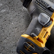 Akumulátorové vŕtacie kladivo 18V DeWALT DCH172N Náhľad