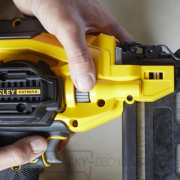 Akumulátorová klincovačka V20 18V 2x2,0Ah Stanley FatMax SFMCN616D2K náhled