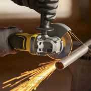 Akumulátorová uhlová brúska 125mm V20 18V 2x4,0Ah Stanley FatMax SFMCG700M2K náhled