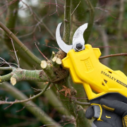 Akumulátorové nožnice na konáre V20 18V 1x4,0Ah Stanley FatMax SFMCPP32M1 Akumulátorové nožnice na konáre V20 18V 1x4,0Ah Stanley FatMax SFMCPP32M1 náhled