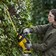 Akumulátorové nožnice na živý plot V20 18V 1x4,0Ah Stanley FatMax SFMCHT855M1 Akumulátorové nožnice na živý plot V20 18V 1x4,0Ah Stanley FatMax SFMCHT855M1 náhled