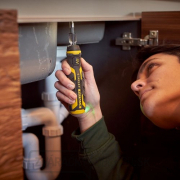 Stanley 4V akumulátorový skrutkovač FMHT66719-0 náhled