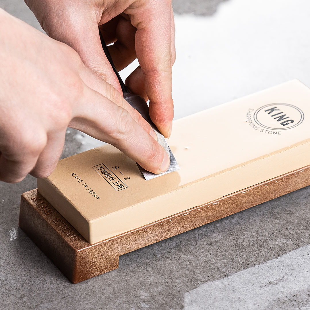 Japonský jemný brúsny kameň KING S-2 - zrnitosť 6000