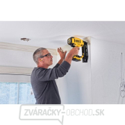 Akumulátorová 18V karbidová klincovačka DCN662N náhled