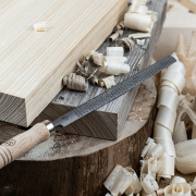 Japonská rašpľa TSUBOSAN ME-2 s drevenou rukoväťou Japonská rašpľa TSUBOSAN ME-2 s drevenou rukoväťou gallery main image