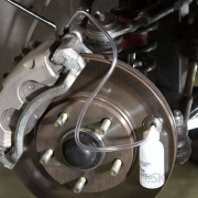 Súprava na odvzdušňovanie bŕzd jedným mechanikom VT01461 Náhľad