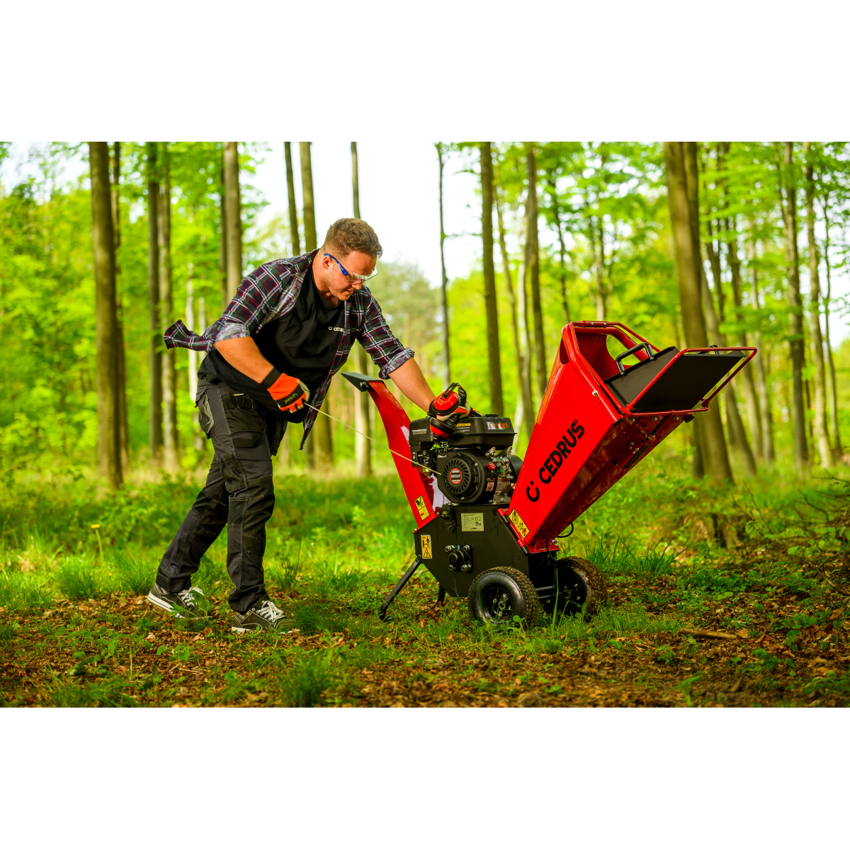 Benzínový drvič vetiev Hahn & Sohn Cedrus RB02 Náhľad