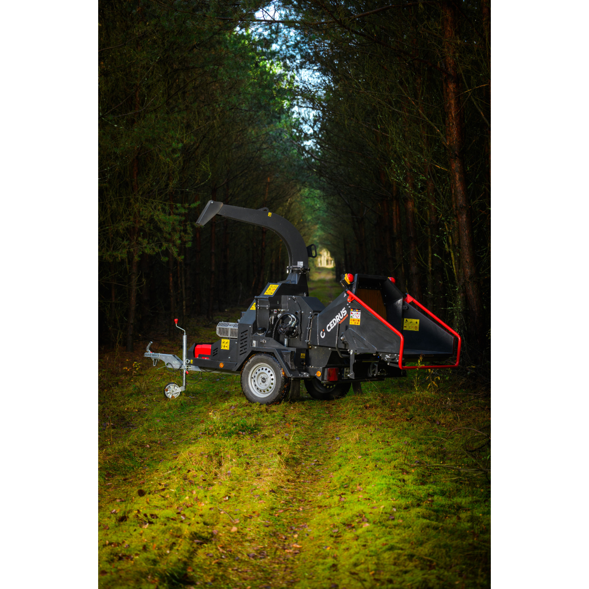 Hahn & Sohn Cedrus RBD16 - profesionálny bubnový drvič konárov s hydraulickým podávačom a prívesom kategórie B Náhľad