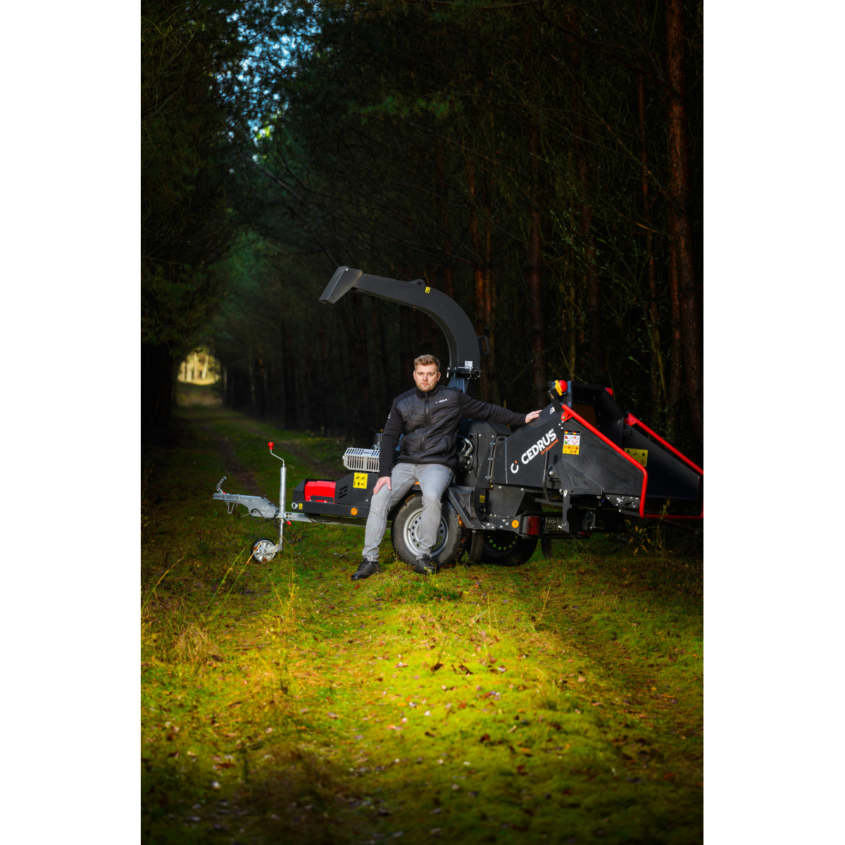 Hahn & Sohn Cedrus RBD16 - profesionálny bubnový drvič konárov s hydraulickým podávačom a prívesom kategórie B Náhľad