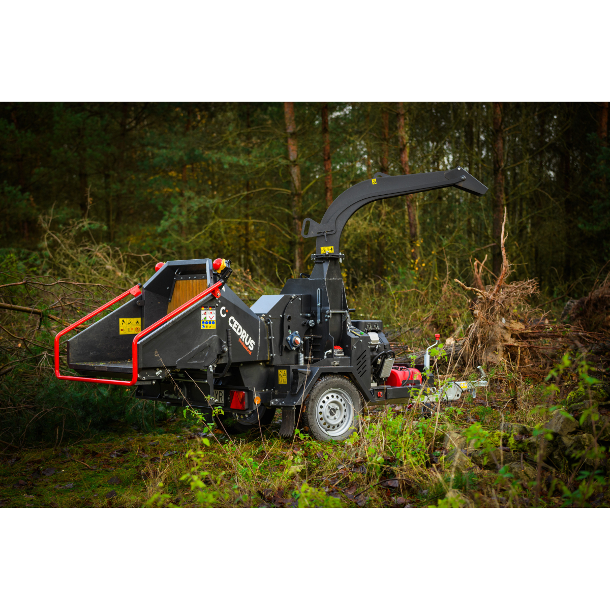 Hahn & Sohn Cedrus RBD16 - profesionálny bubnový drvič konárov s hydraulickým podávačom a prívesom kategórie B Náhľad