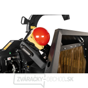 Hahn & Sohn Cedrus RBD16 - profesionálny bubnový drvič konárov s hydraulickým podávačom a prívesom kategórie B náhled