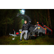 Hahn & Sohn Cedrus RBD16 - profesionálny bubnový drvič konárov s hydraulickým podávačom a prívesom kategórie B náhled
