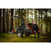 Hahn & Sohn Cedrus RBD16 - profesionálny bubnový drvič konárov s hydraulickým podávačom a prívesom kategórie B náhled