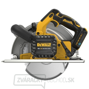 184mm kotúčová píla DeWALT na rezanie kovov s bezuhlíkovým motorom 18V XR - 2 x akumulátor POWERSTACK s kapacitou 5 Ah Náhľad