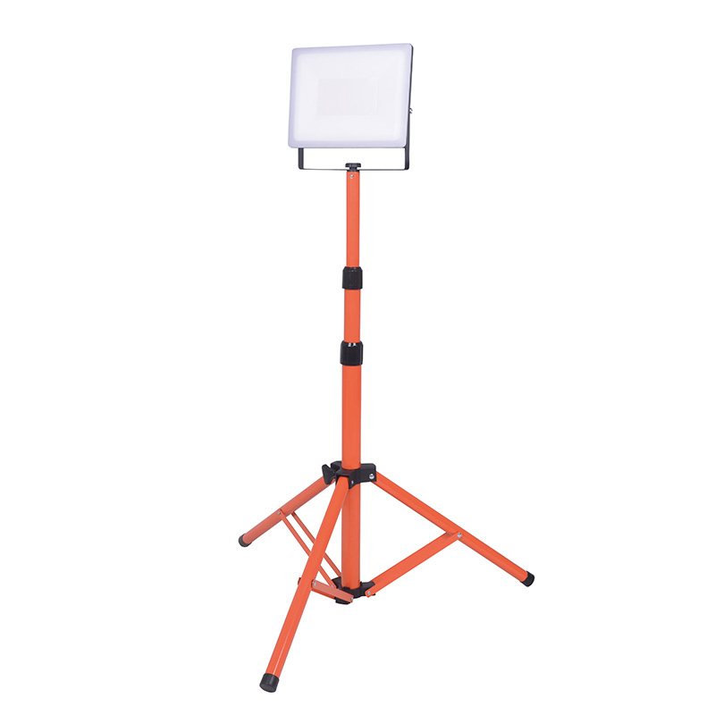 Solight LED reflektor s vysokým stojanom, 100W, 9000lm, 4000K, kábel so zástrčkou, IP65 WM-100W-FVQ