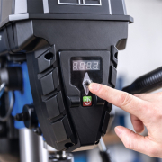 Scheppach TBM 300 Vario stojanová vŕtačka s krížovým laserom a LED osvetlením náhled