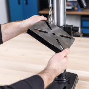 Scheppach TBM 250 Vario stojanová vŕtačka s krížovým laserom Náhľad