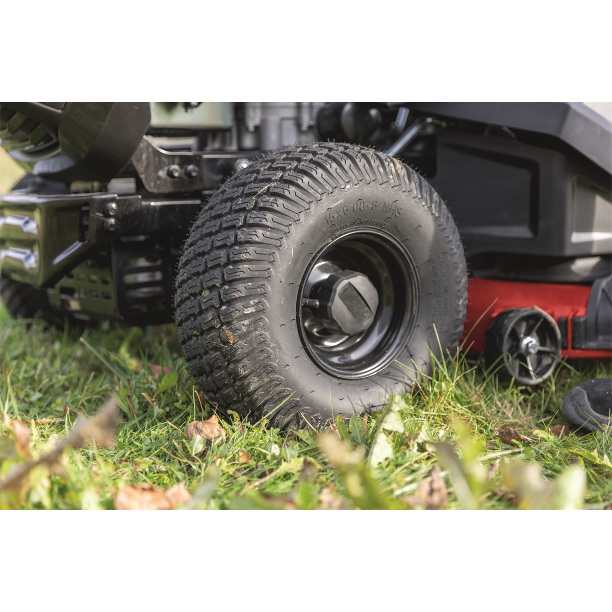 Scheppach TMR 452-98H-RD trávny traktor 98 cm so zadným vyhadzovaním a hydrostatickou prevodovkou Náhľad