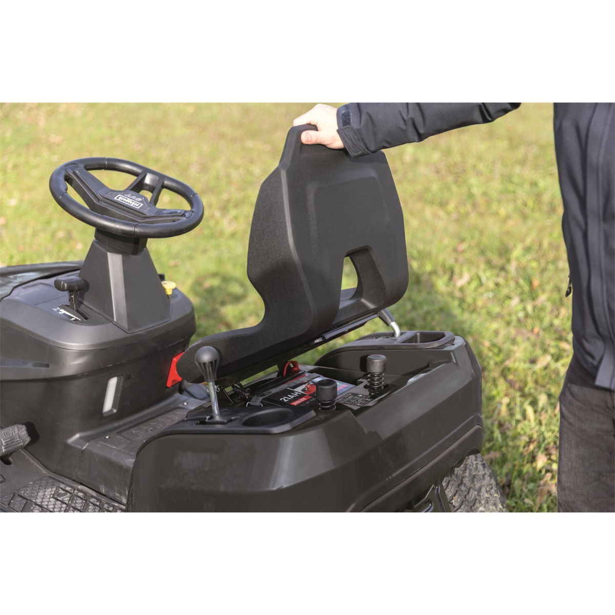Scheppach TMR 452-98H-SD trávny traktor 98 cm s bočným vyhadzovaním a hydrostatickou prevodovkou Náhľad