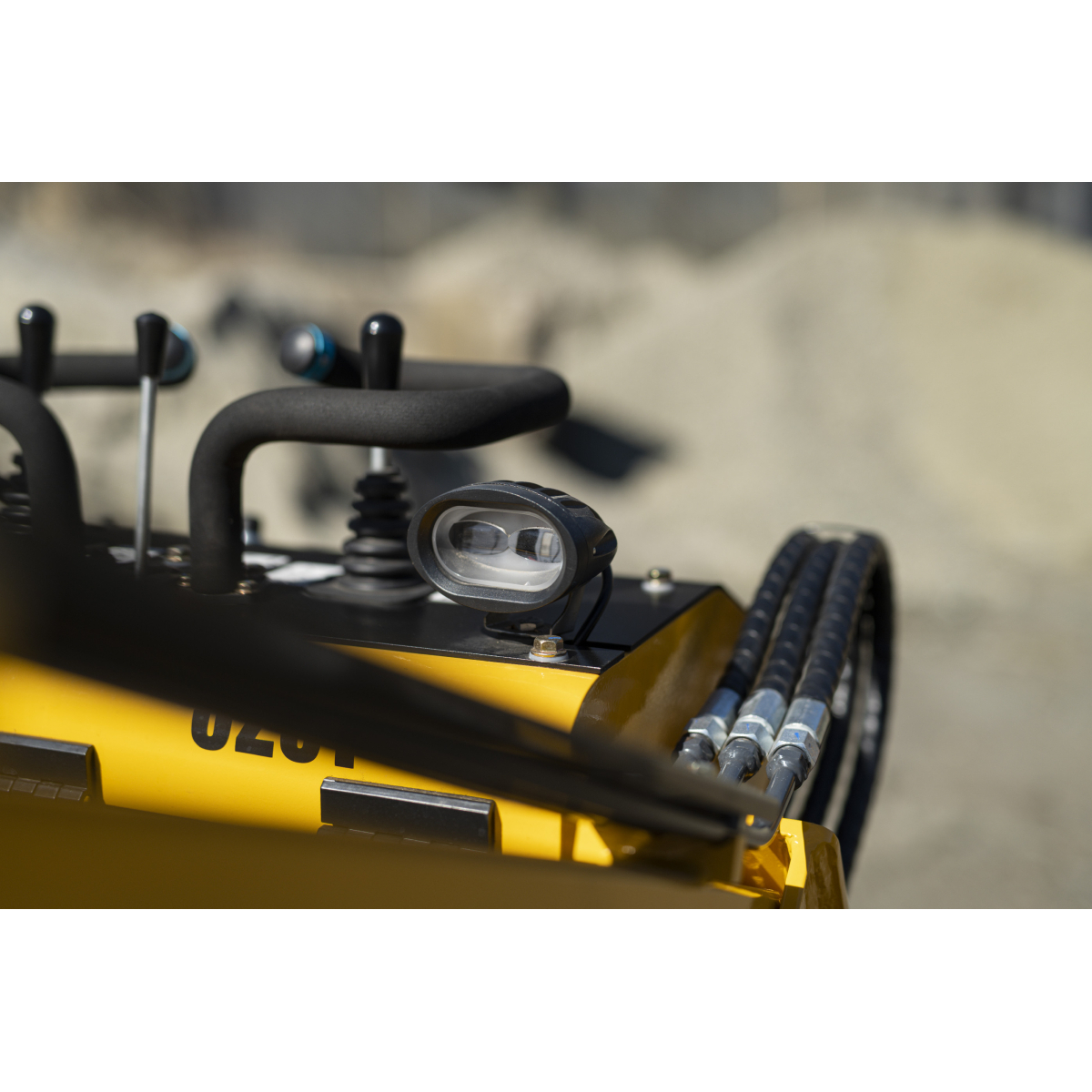 Mininakladač pásový BAUGARDEN 323T Briggs&Stratton lyžica 850mm Náhľad