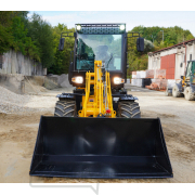 Kolesový nakladač BAUGARDEN BGKN12CAB + lyžica 1480mm + hydroupinák Náhľad
