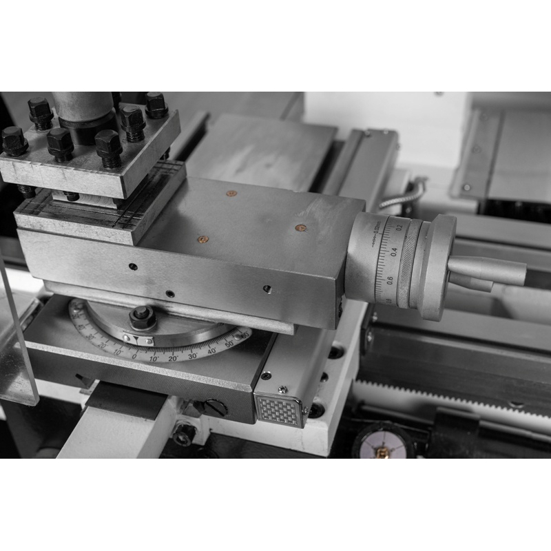SKF-750M - Kombinovaný sústruh na kov s pohyblivým frézovacím zariadením Náhľad